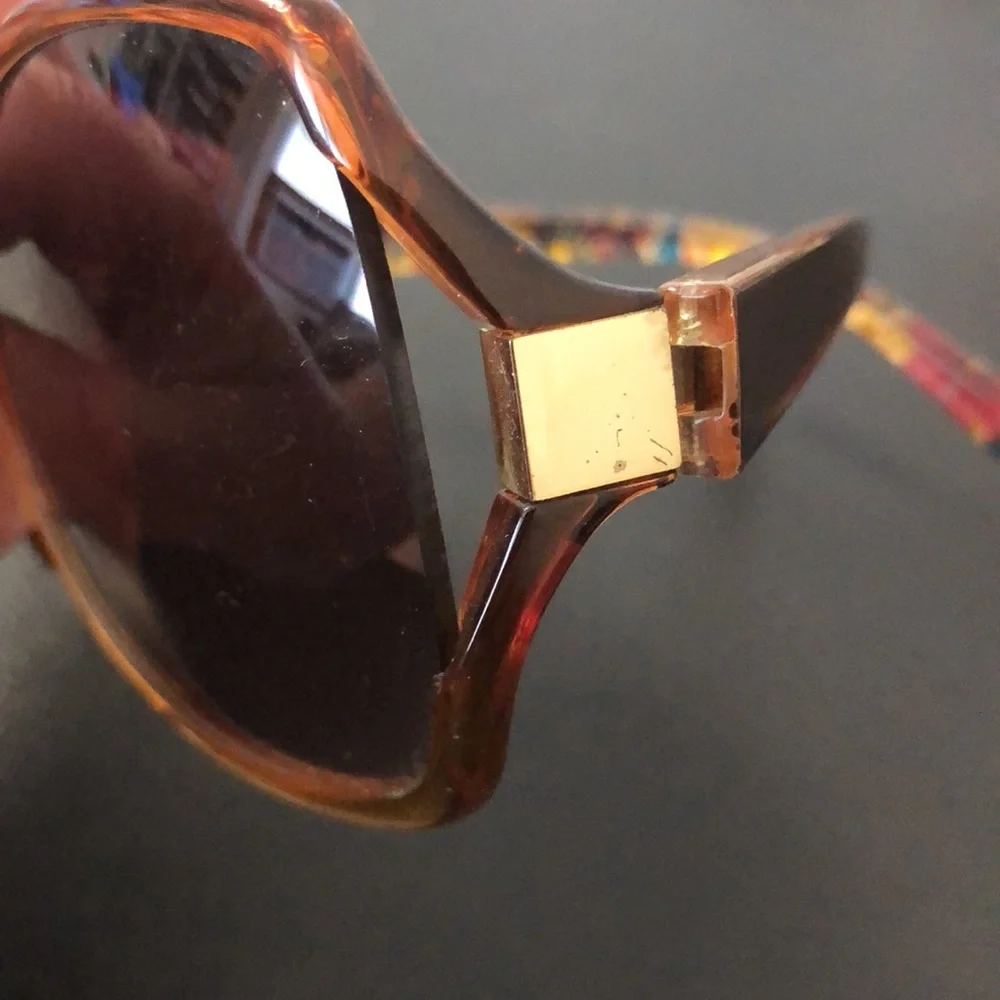 RELIC Sunglasses Brown Frames, Floral Temples, Cutout Lenses, Gold Detail - Picture 10 of 13